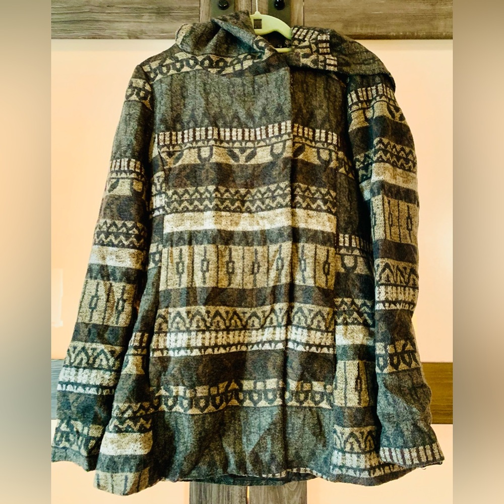 Mossimo Gray Aztec print coat woman’s size Medium